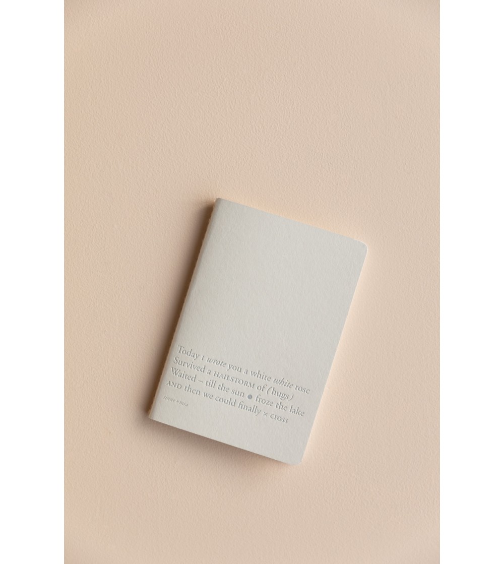 CUADERNO A5 CON LETRAS Y COLOR CREMA