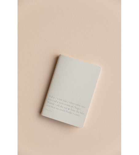 CUADERNO A5 CON LETRAS Y COLOR CREMA