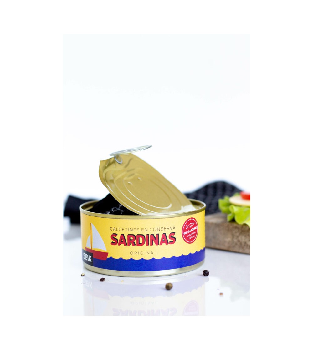 Calcetines en lata de Sardinas