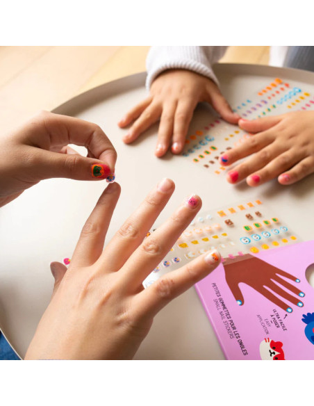 Pegatinas para las uñas friends omy
